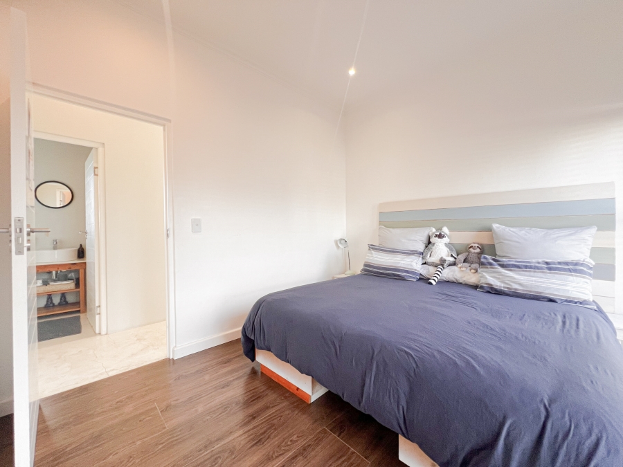 5 Bedroom Property for Sale in Myburgh Park Western Cape